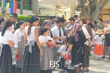  La chiquillería se purifica contra la pandemia en Lomo Magullo/Francisco Javier Santana.